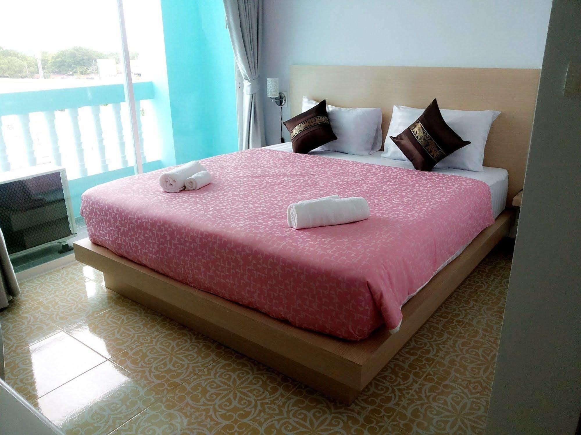 The Duck Hotel Phuket Exterior foto